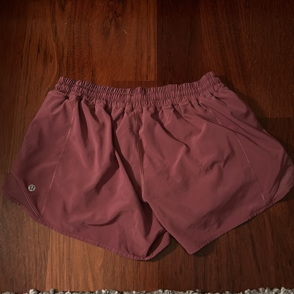 Lululemon Hotty Hot Shorts 10 Tall - Picture 2 of 4